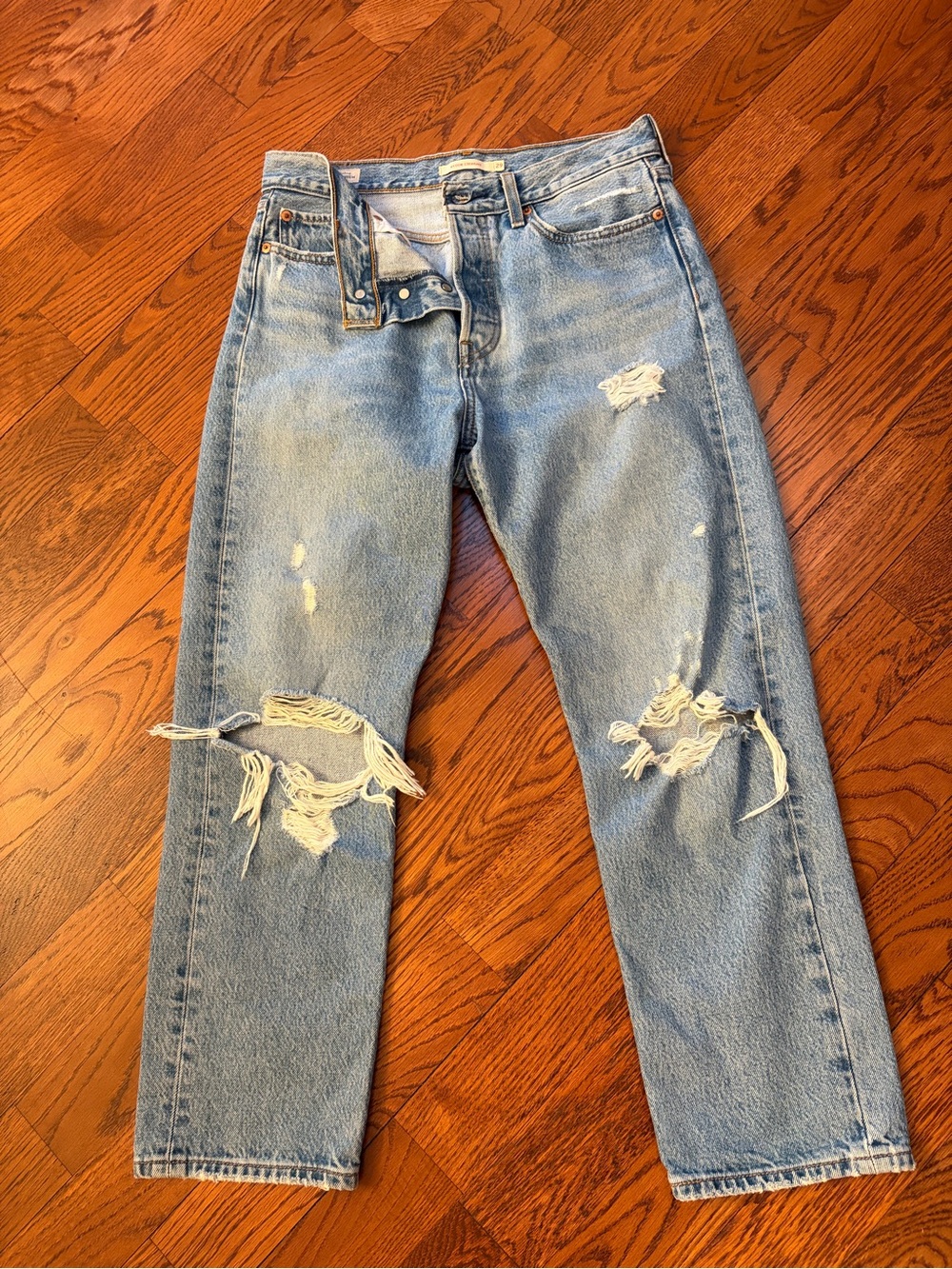 Levi’s Premium Wedgie Straight lightweight Jean